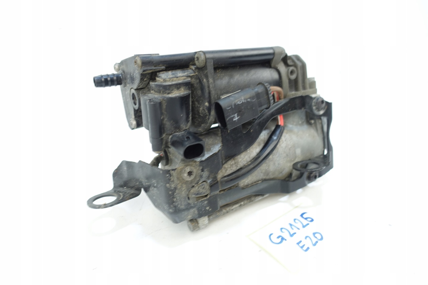 MERCEDES E-KLASA W213 2013- compressor; springing A2133200004