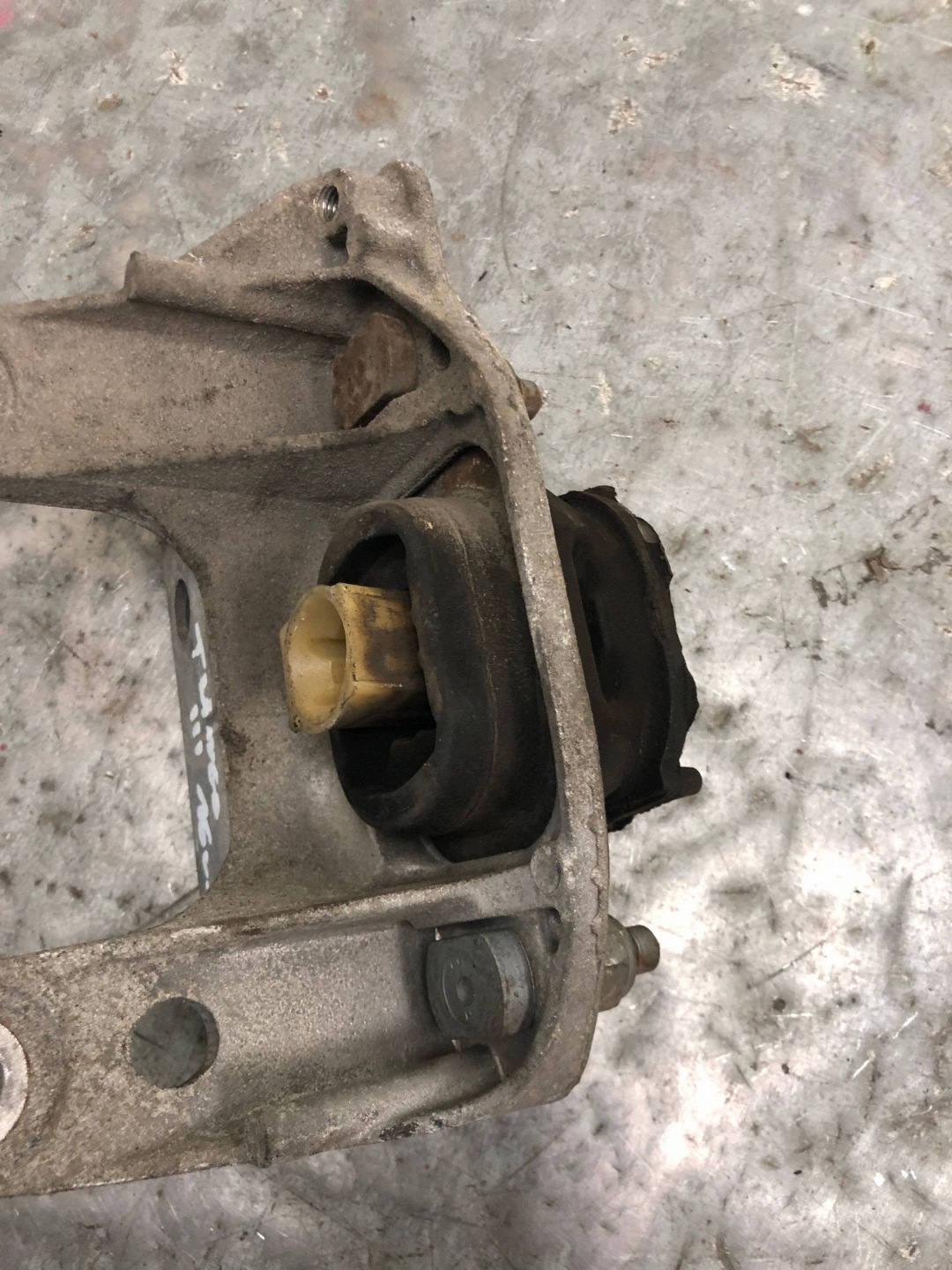 holder engine mount RENAULT TWINGO III 112127847R