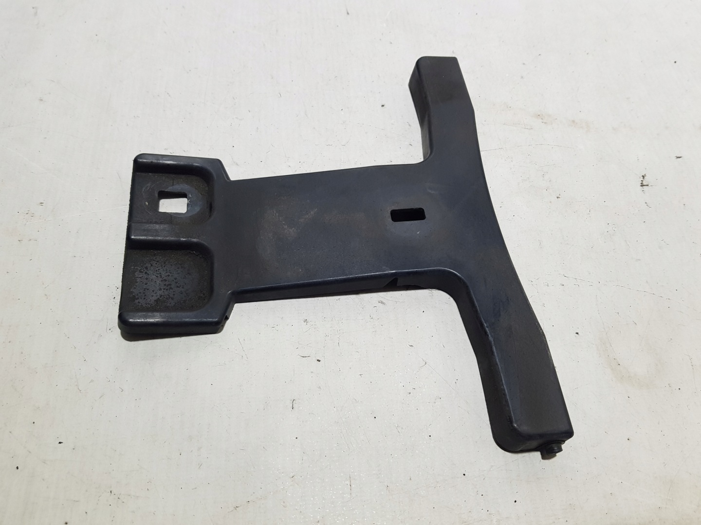 MERCEDES W204 console bracket grille radiator