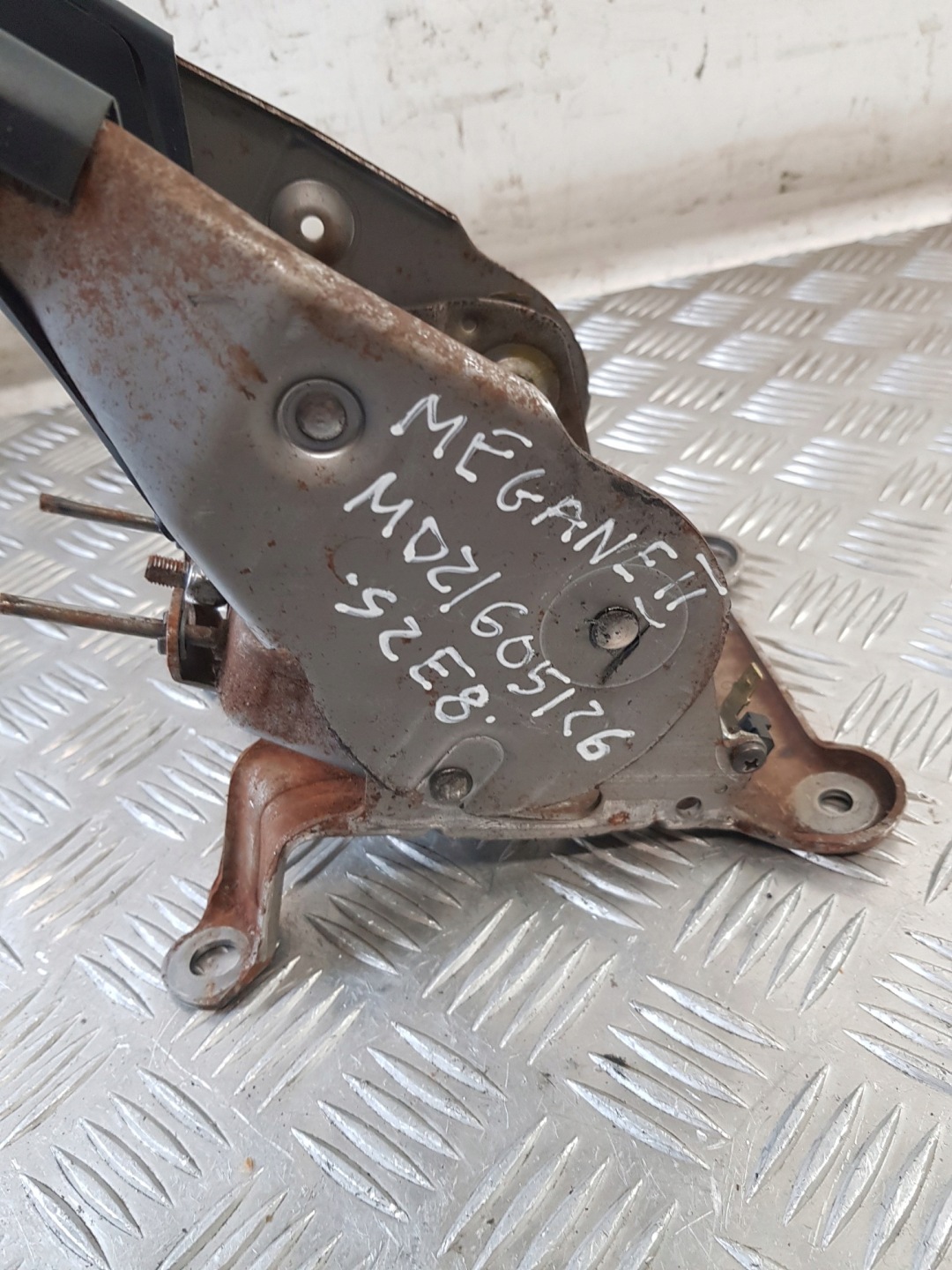 páčka elektrická brzda 8200273002 RENAULT MEGANE II 03R