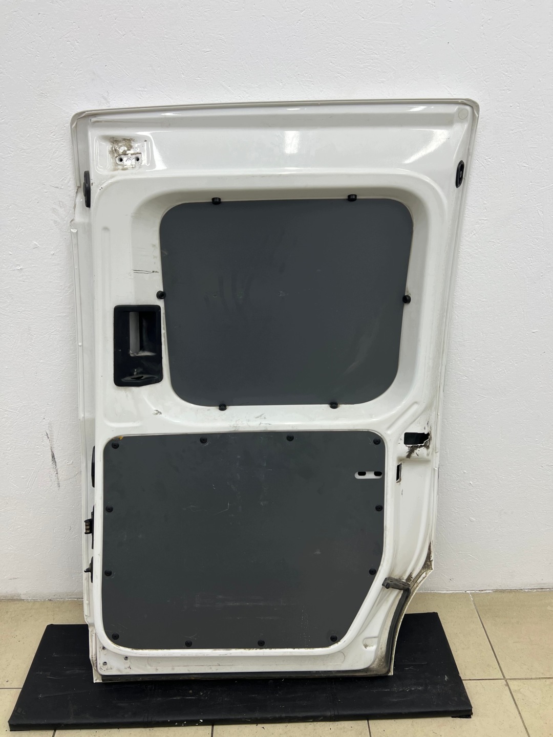 VW CADDY 2K5 15-20 door right sliding side colour LB9A
