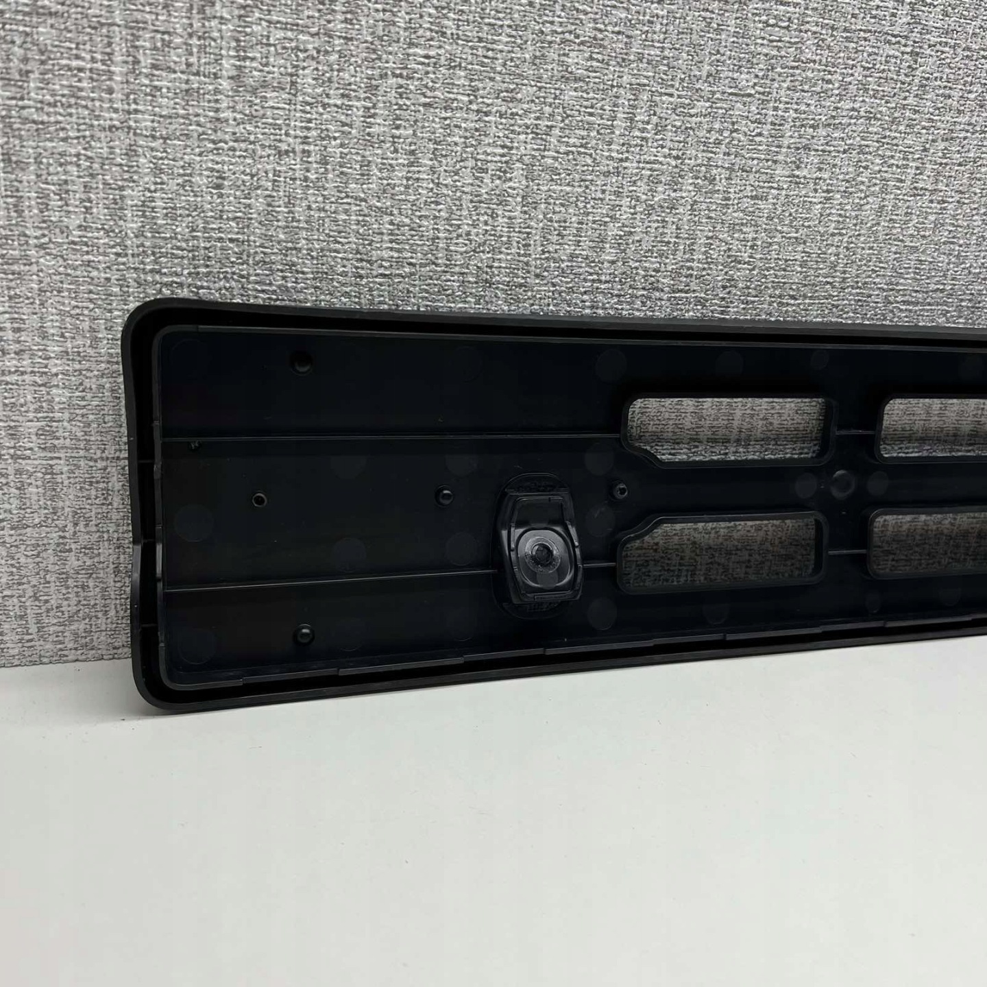 VOLVO XC60 II R design 22- frame pad REJESTRACJI front 32227716