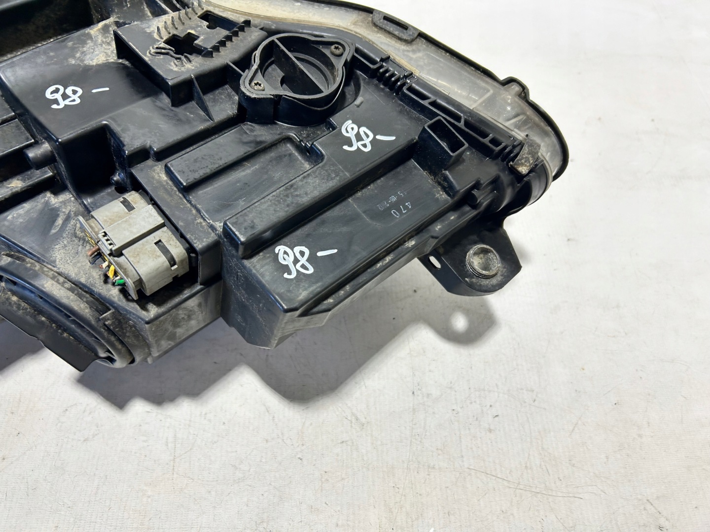 MERCEDES W204 LIFT light right front UK H7 2048209859