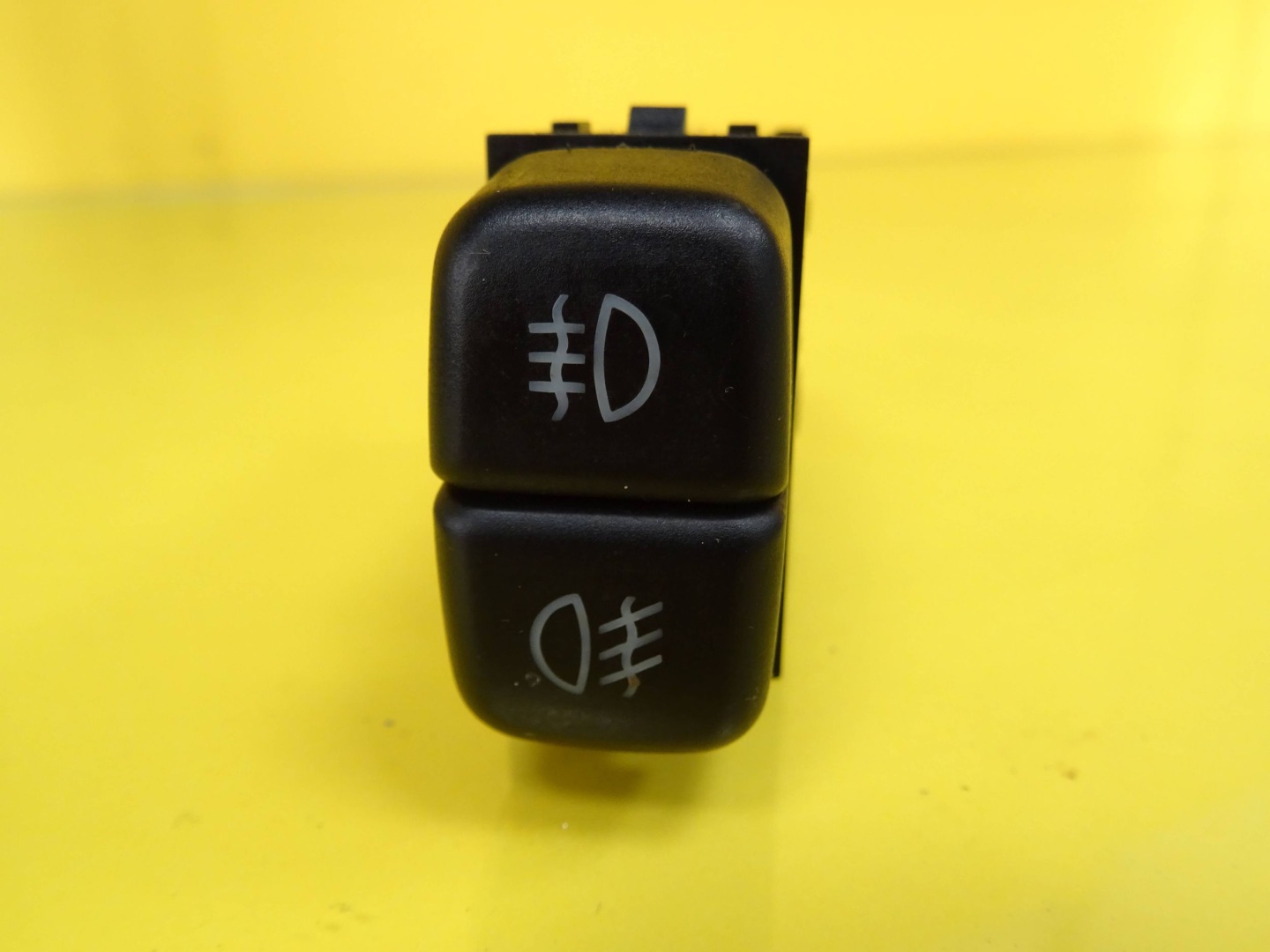 interruttore luci PRZECIWMGIELNYCH MITSUBISHI SPACESTAR MR270320