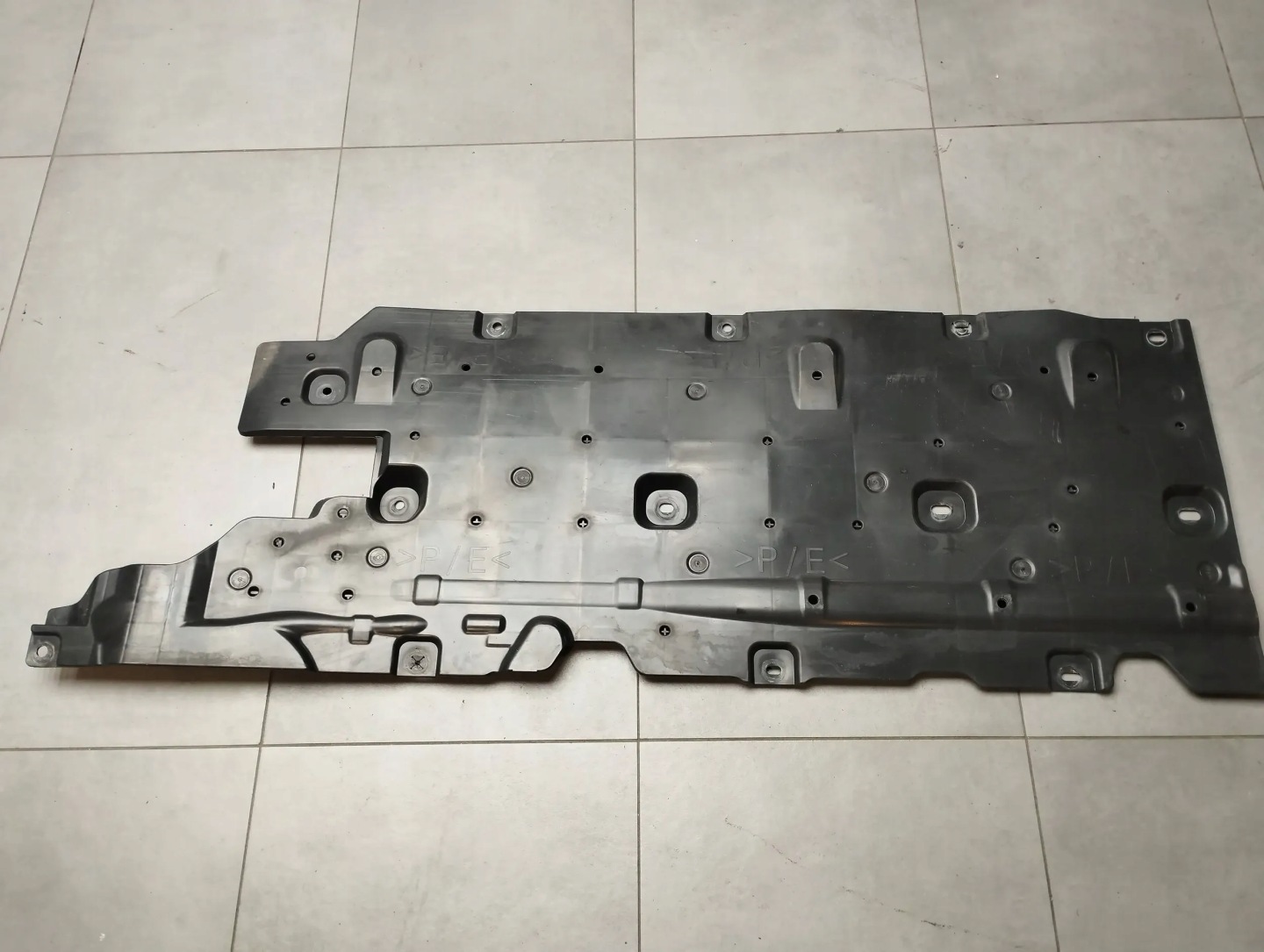 Renault Scenic IV cover chassis left 748150937