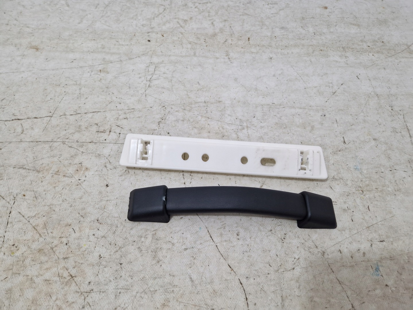 DODGE CHALLENGER 15- handle bracket of the roof