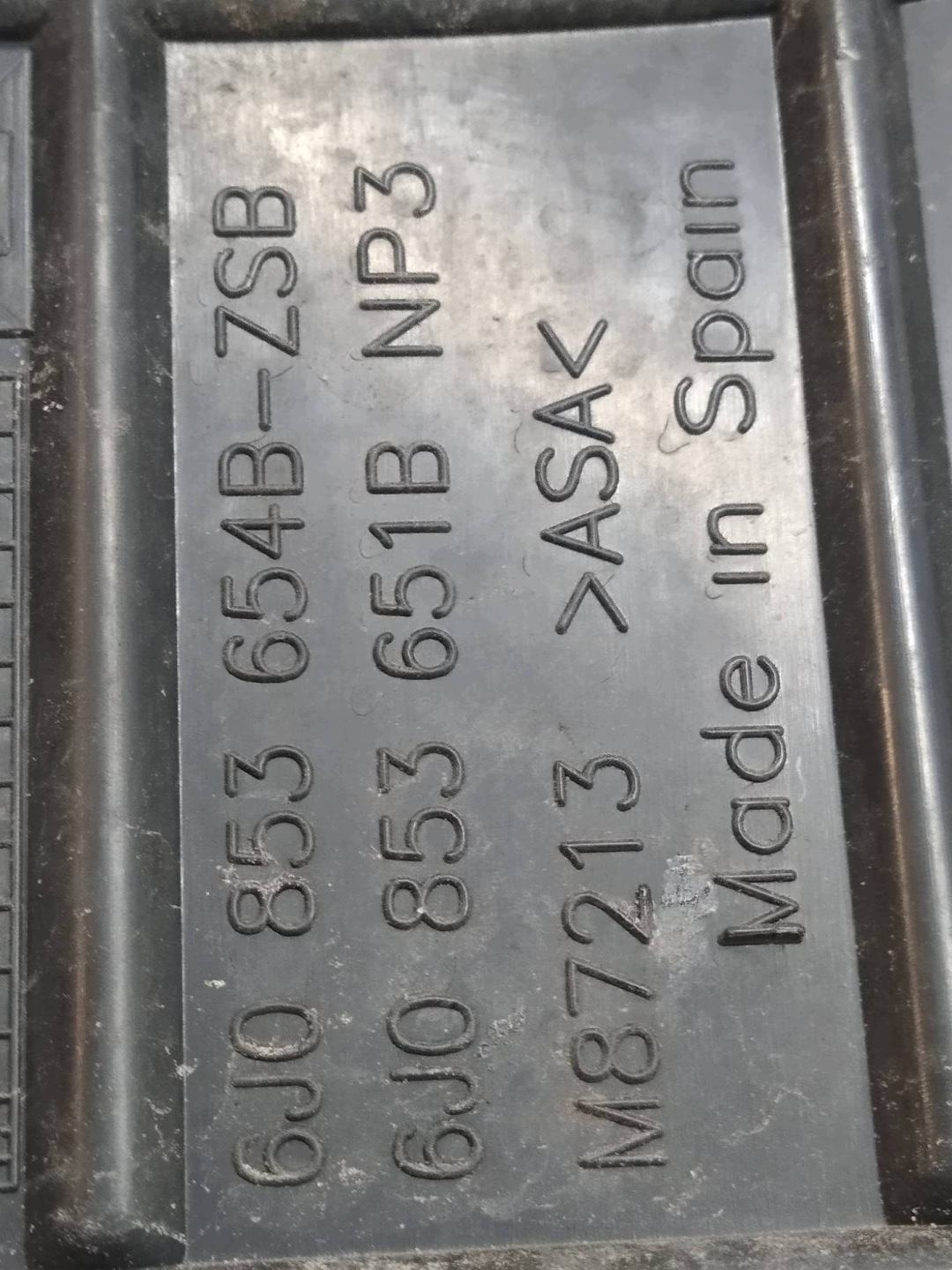front prekladgrill front 6J0853654B Seat Ibiza IV (2008- )