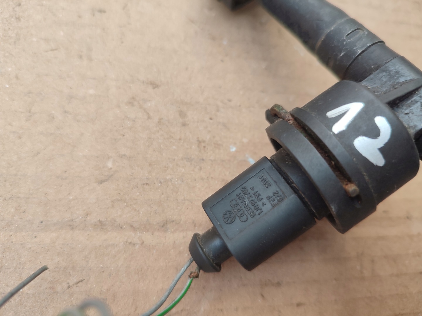 Sensor TEMPERATURY des Kraftstoffsbehälters Schläuche VW AUDI 038906081B