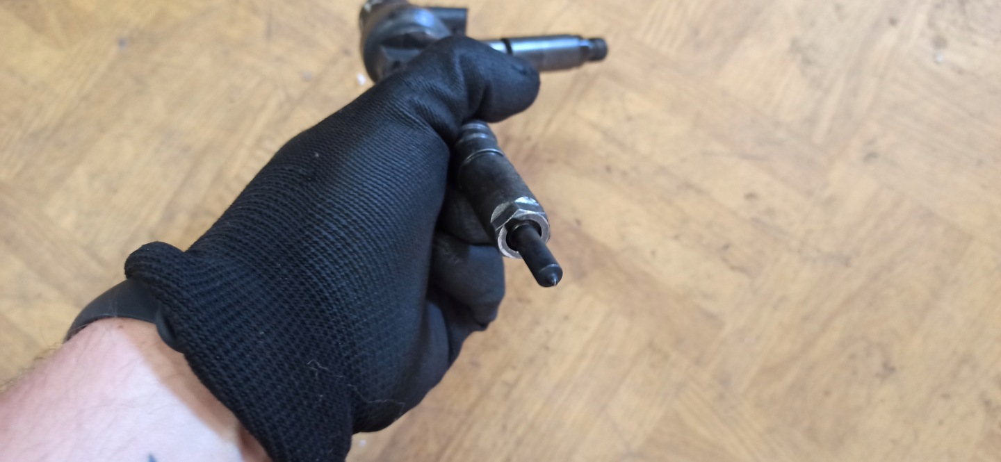 nozzle injector 0445110175 BOSCH ASTRA H 1.7