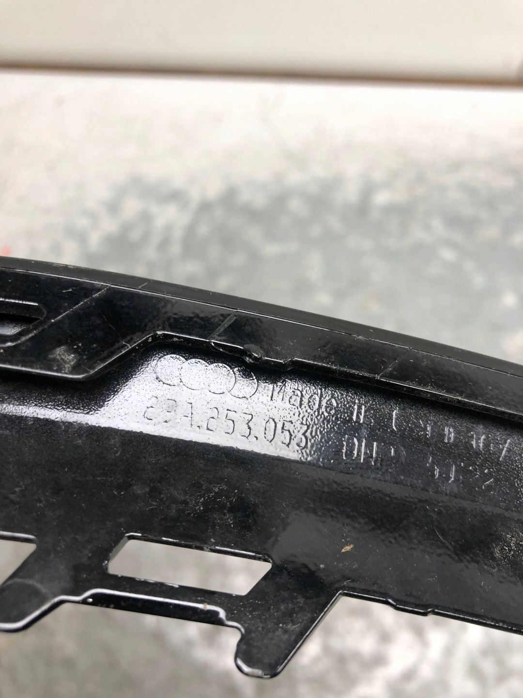 lišta nárazníku levý záď AUDI Q4 E-TRON 89A853053