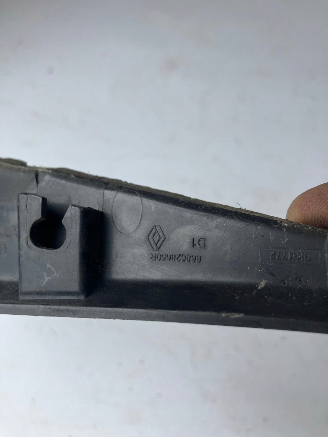 spoiler corner under the window RENAULT CLIO IV right 668628650R