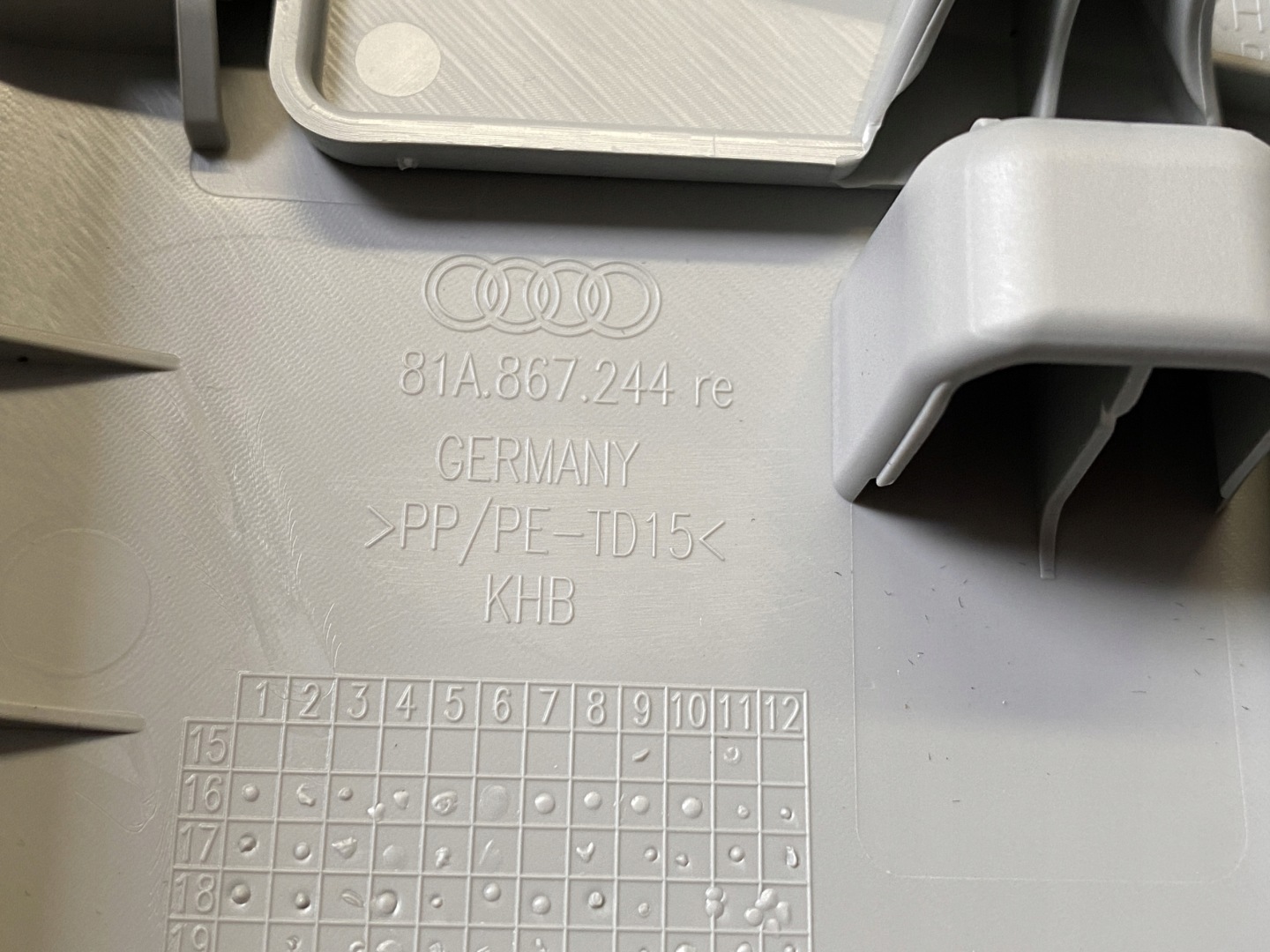 AUDI Q2 81A Blende Abdeckung SLUPKA B rechts 81A867244