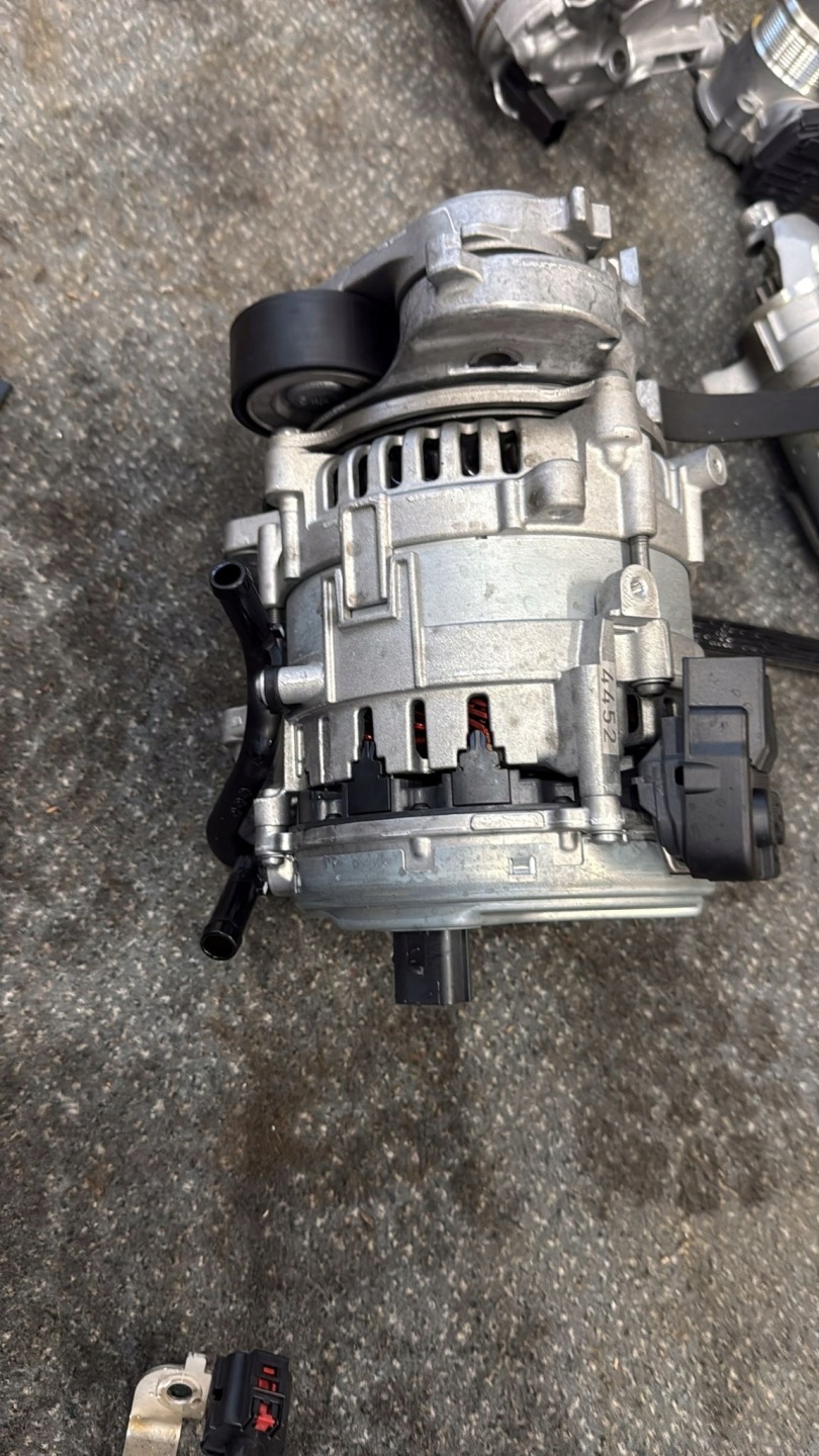 2993. ALTERNATOR VW AUDI 1,5 05E903019K