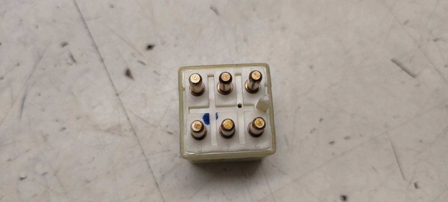 Relay Mercedes W124 2,2b