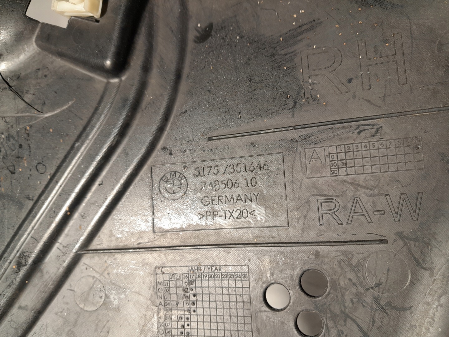 BMW 7' G11 G12 cover chassis 7351646