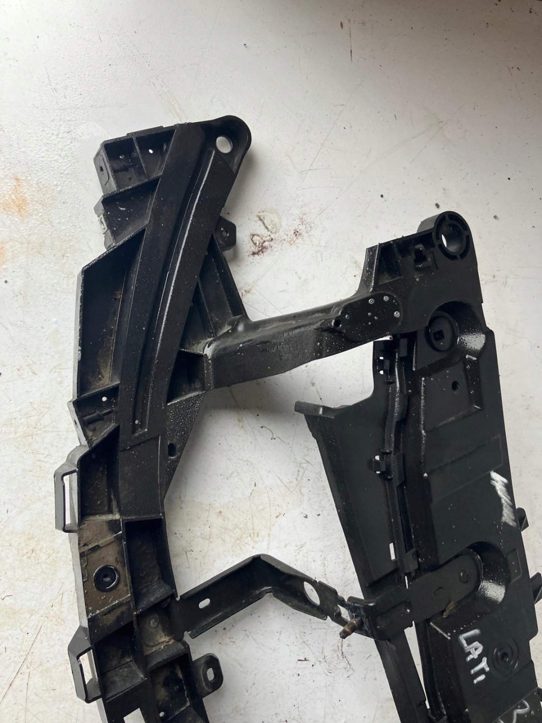 support panel for radiators pillar iron RENAULT LATITUDE 625108157R