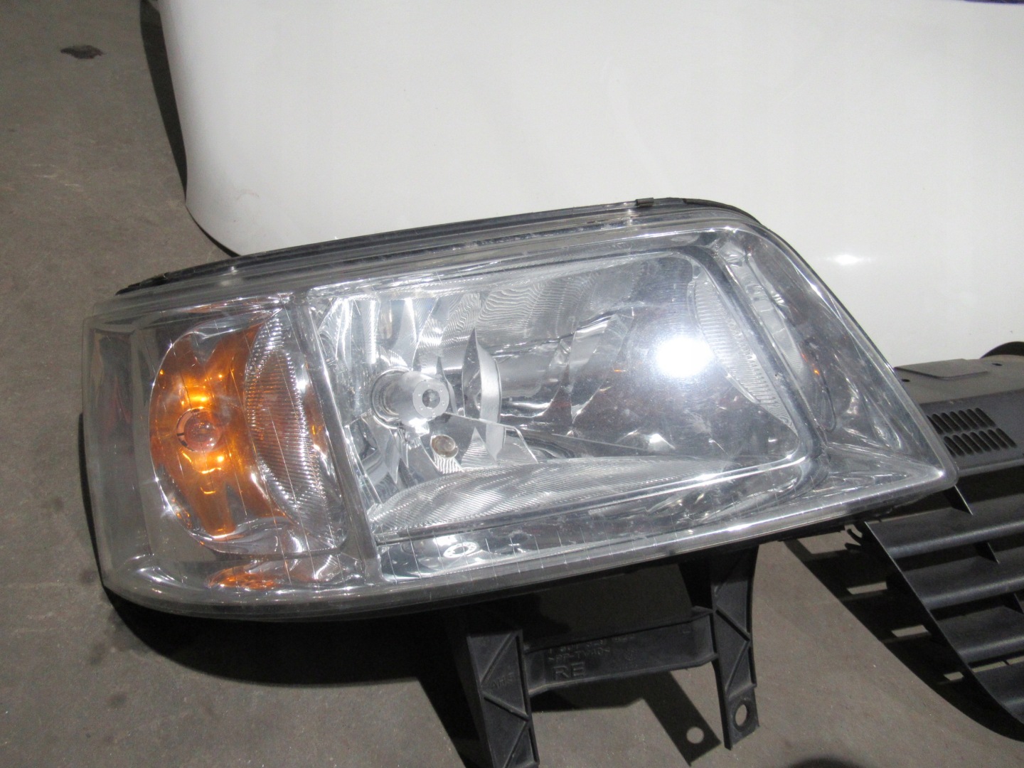 front VW T5 TRANSPORTER 2.5 TDI 03-09r.
