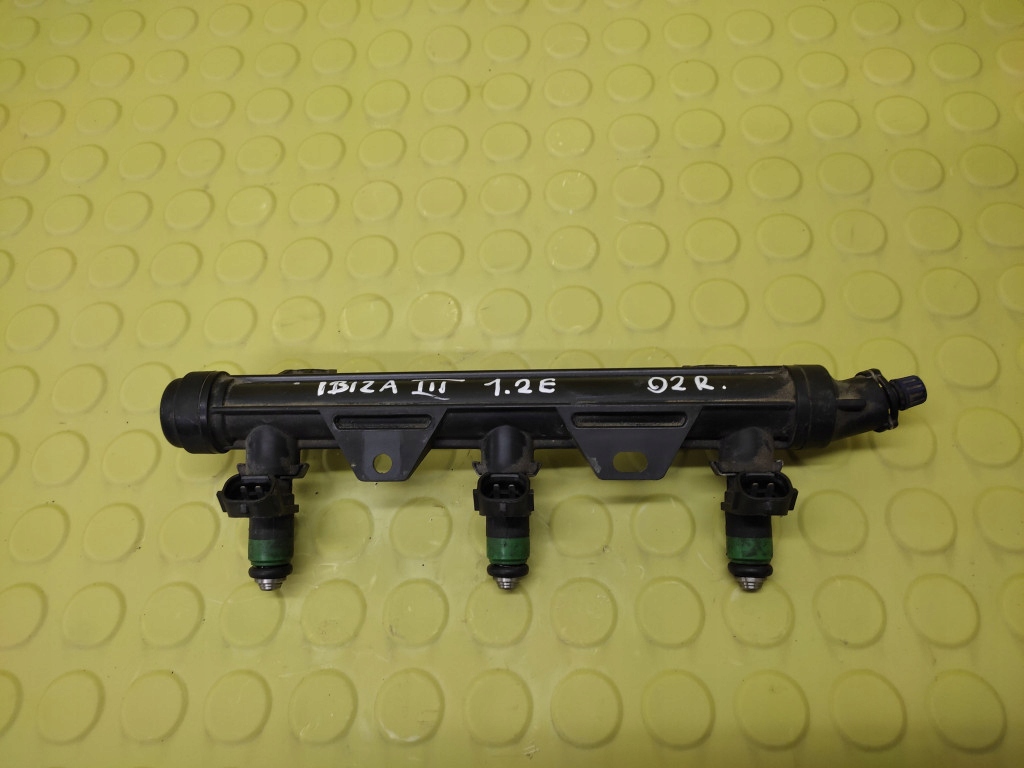 SEAT IBIZA III 1.2 Rampe injection 03E133320