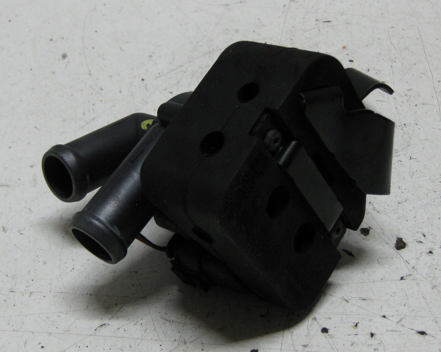 BMW F10 2.0 D 14R water pump 704077