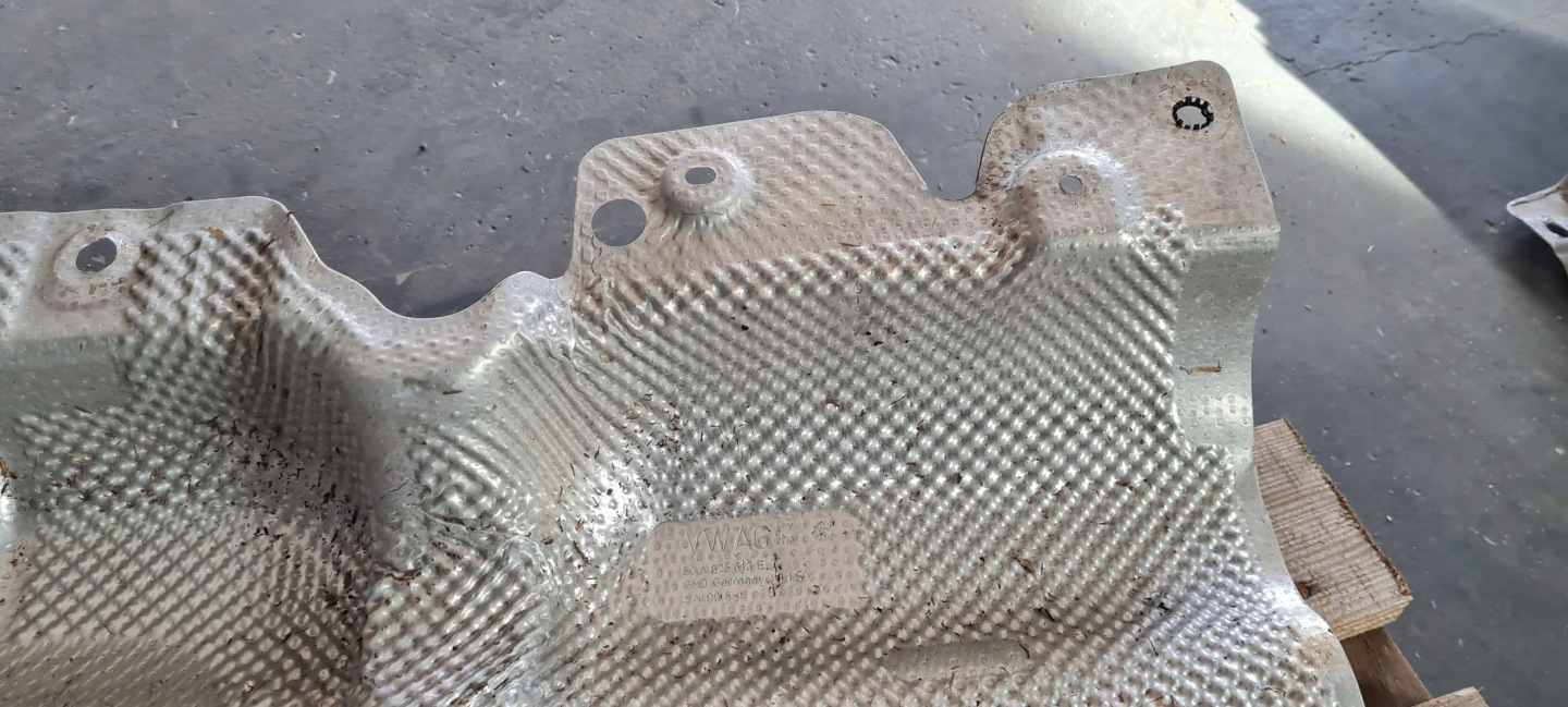 Q3 83A Blende Abdeckung TERMICZNA RURY WYDECHOWEJ 5QA825613E