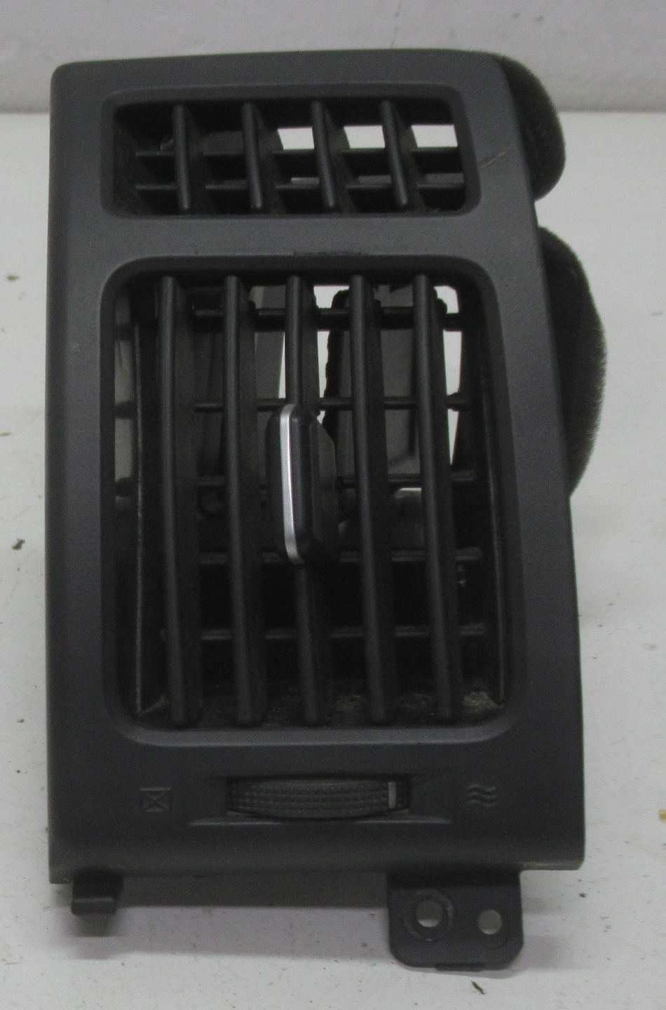 HYUNDAI IX55 10R grid air conditioning devices left
