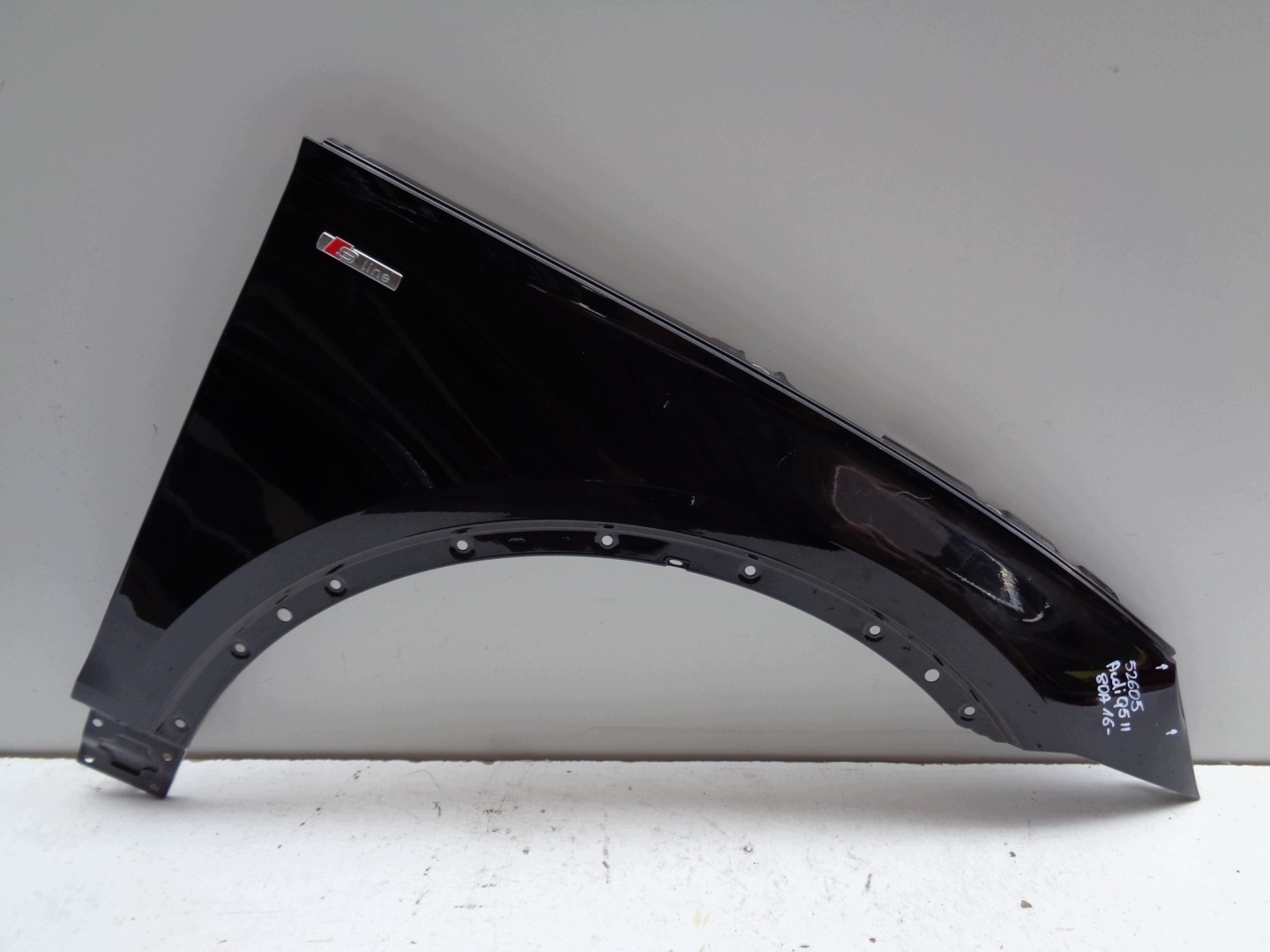 fender right front AUDI Q5 II 80A 16- NR 52605