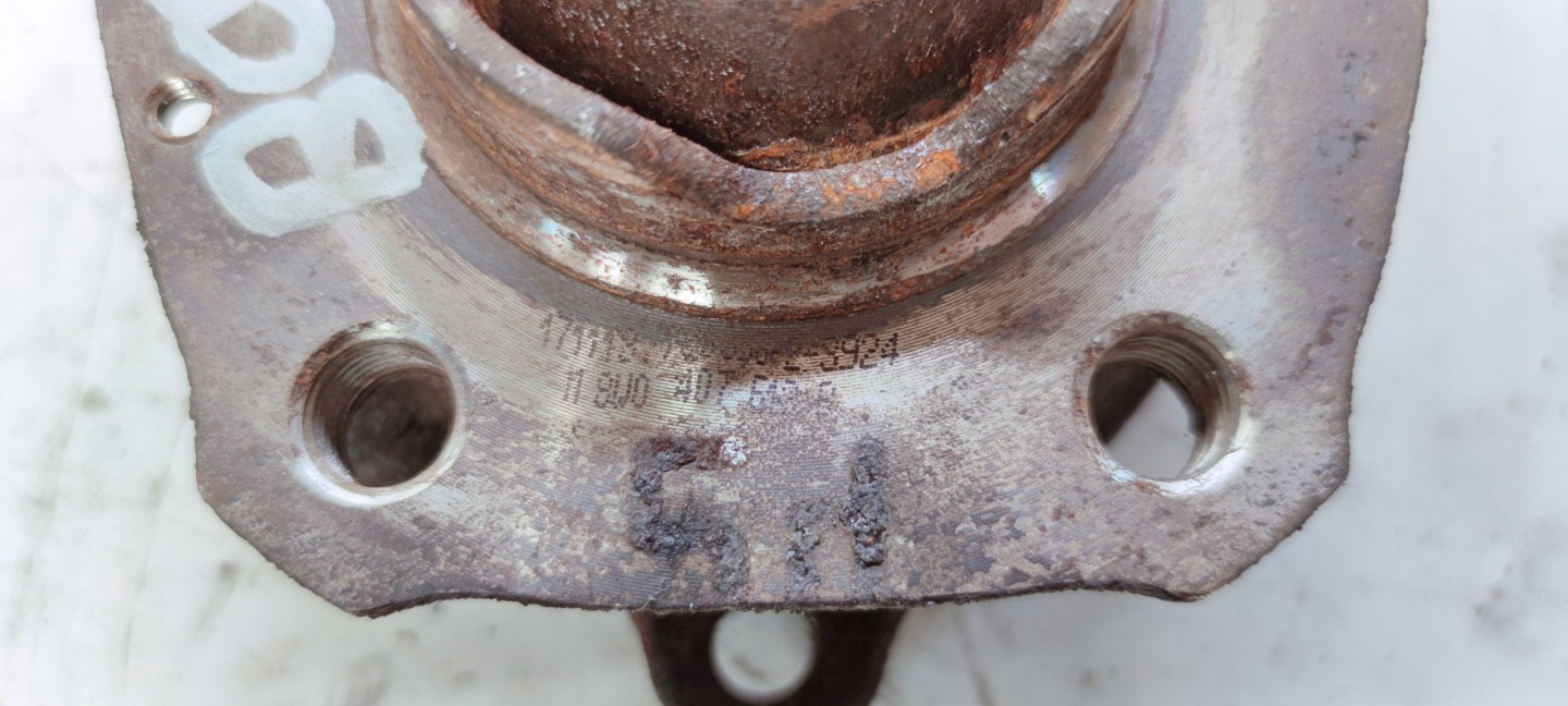 čepu LOZYSKO předek AUDI A4 A5 A6 A7 8W0407613B