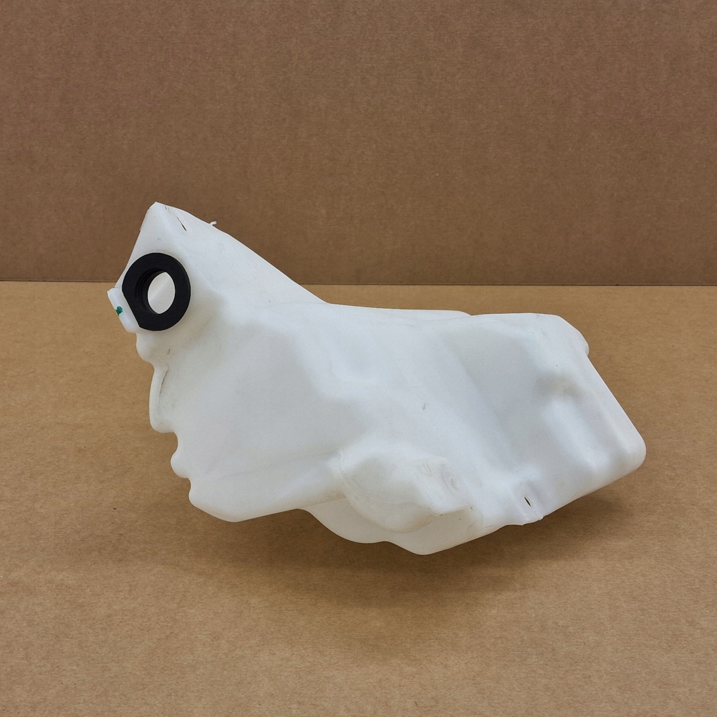 tank washer fluid tank LYNK&CO 01