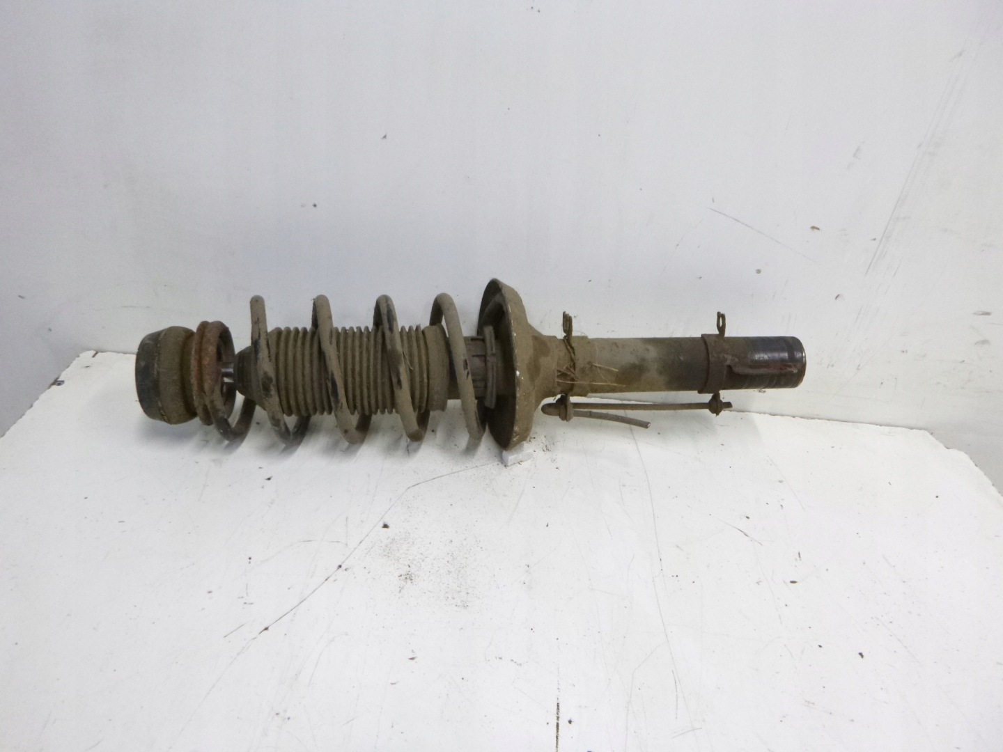 shock absorber front left SEAT LEON 1.6 2002r. 1J0413031T