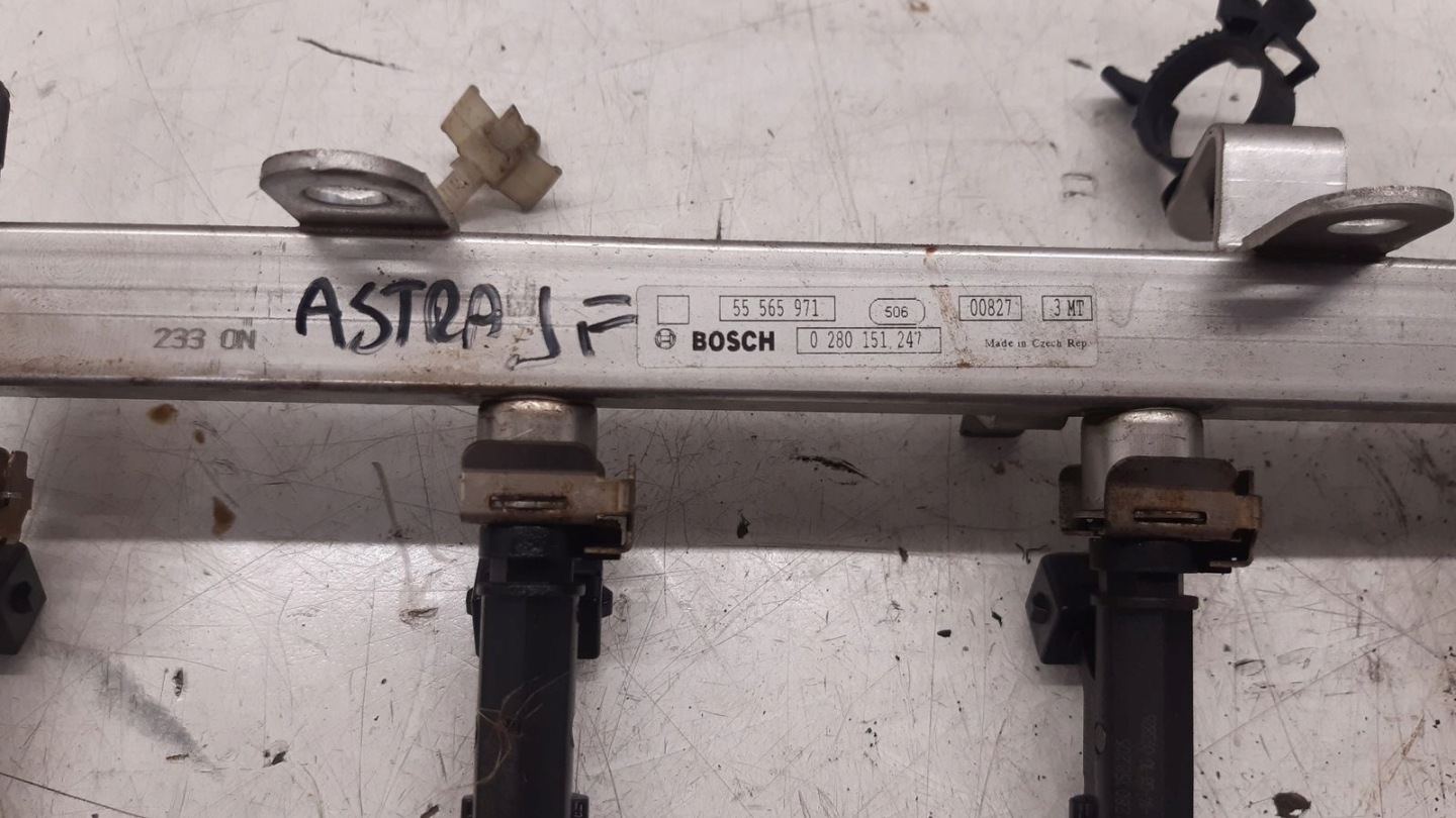 Rampe injection Injecteurs Opel Astra J kombi 1,4T
