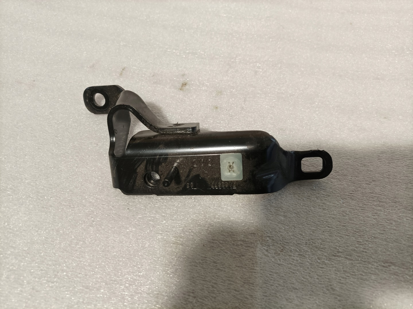BMW X7 G07 console mounting supports 7488677