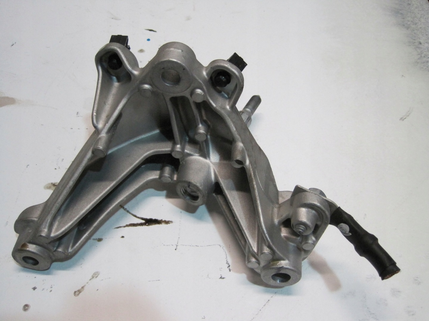 SUPPORTO DACIA SANDERO 1,0I 112338883R
