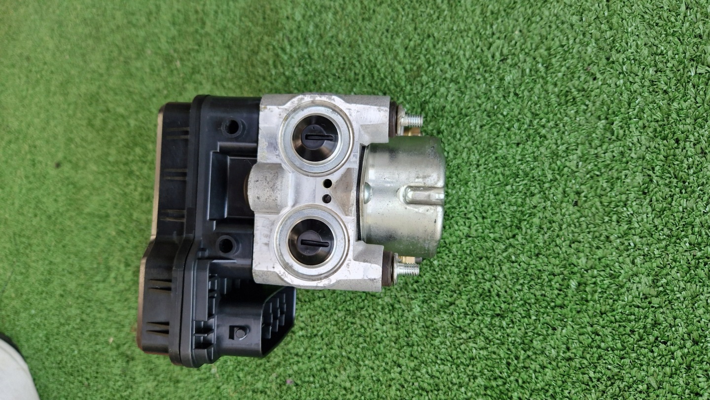 pompe ABS unité de commande électronique uce SUZUKI JIMNY essence DIESEL 5610076J0 2005R > 2014R