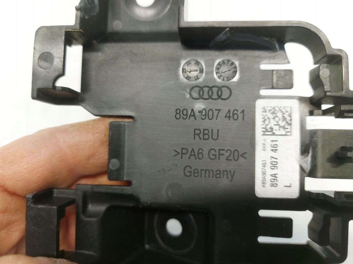 Audi Q4 40 E-TRON radar distronic holder left rear part rear 2q0907685k