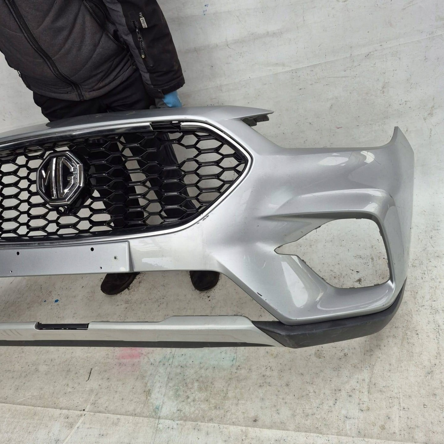 MG ZS LIFT 20- bumper front front P10628329 + GORA