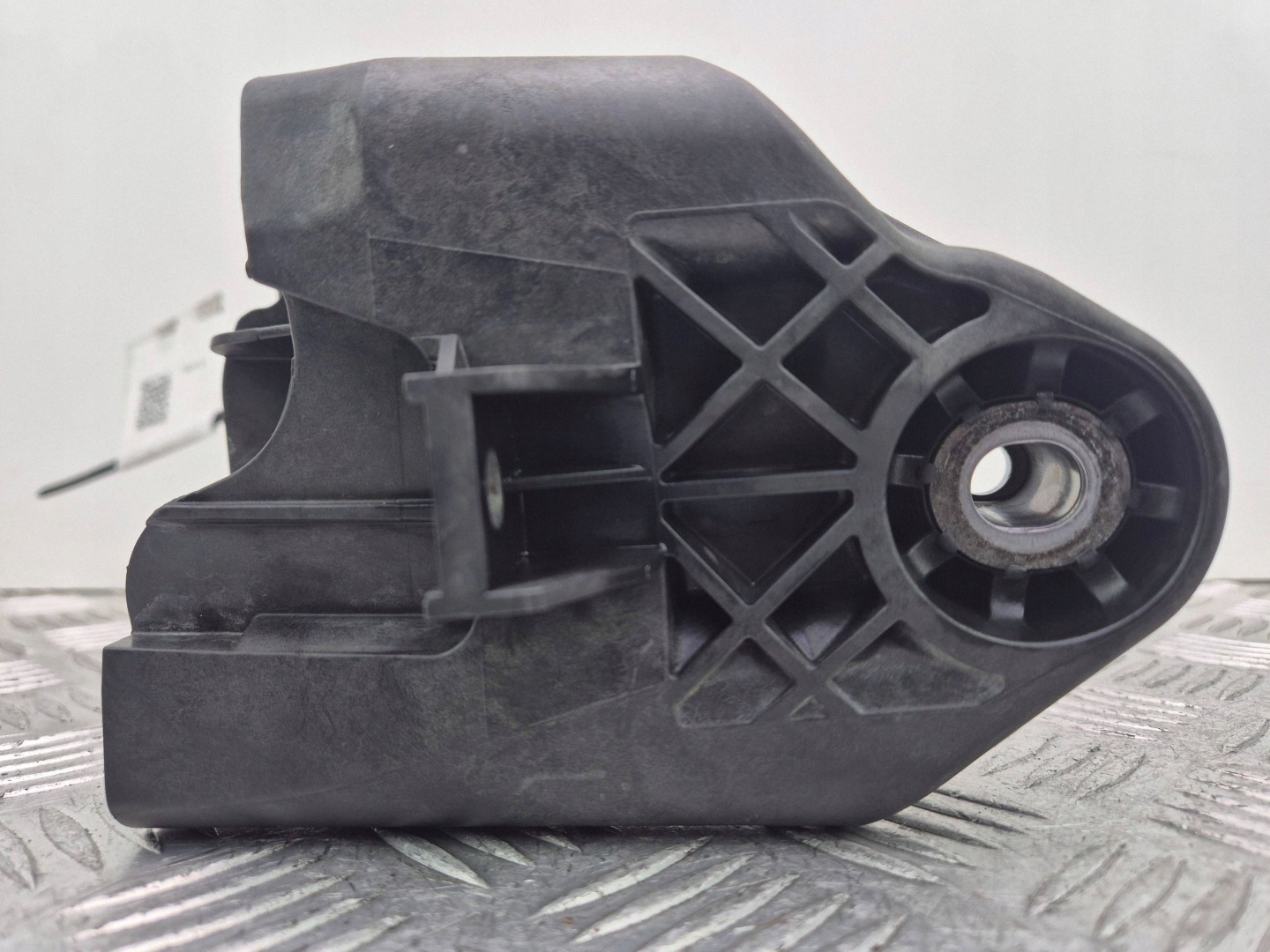 engine mount left MERCEDES C220d W205 A6542232200 OM654