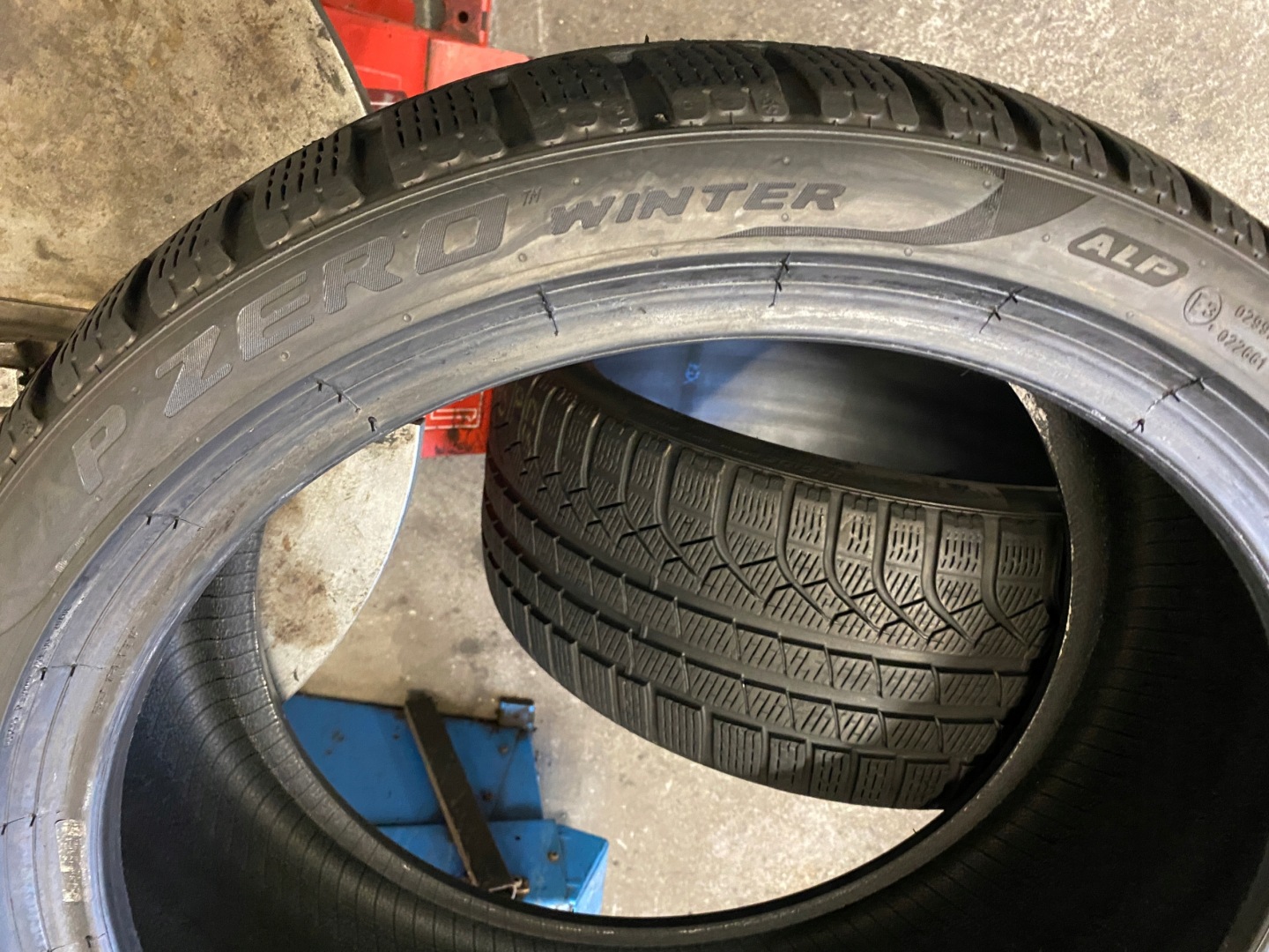 2 tyres winter 255/35R19 Pirelli P ZERO Winter 6,5mm
