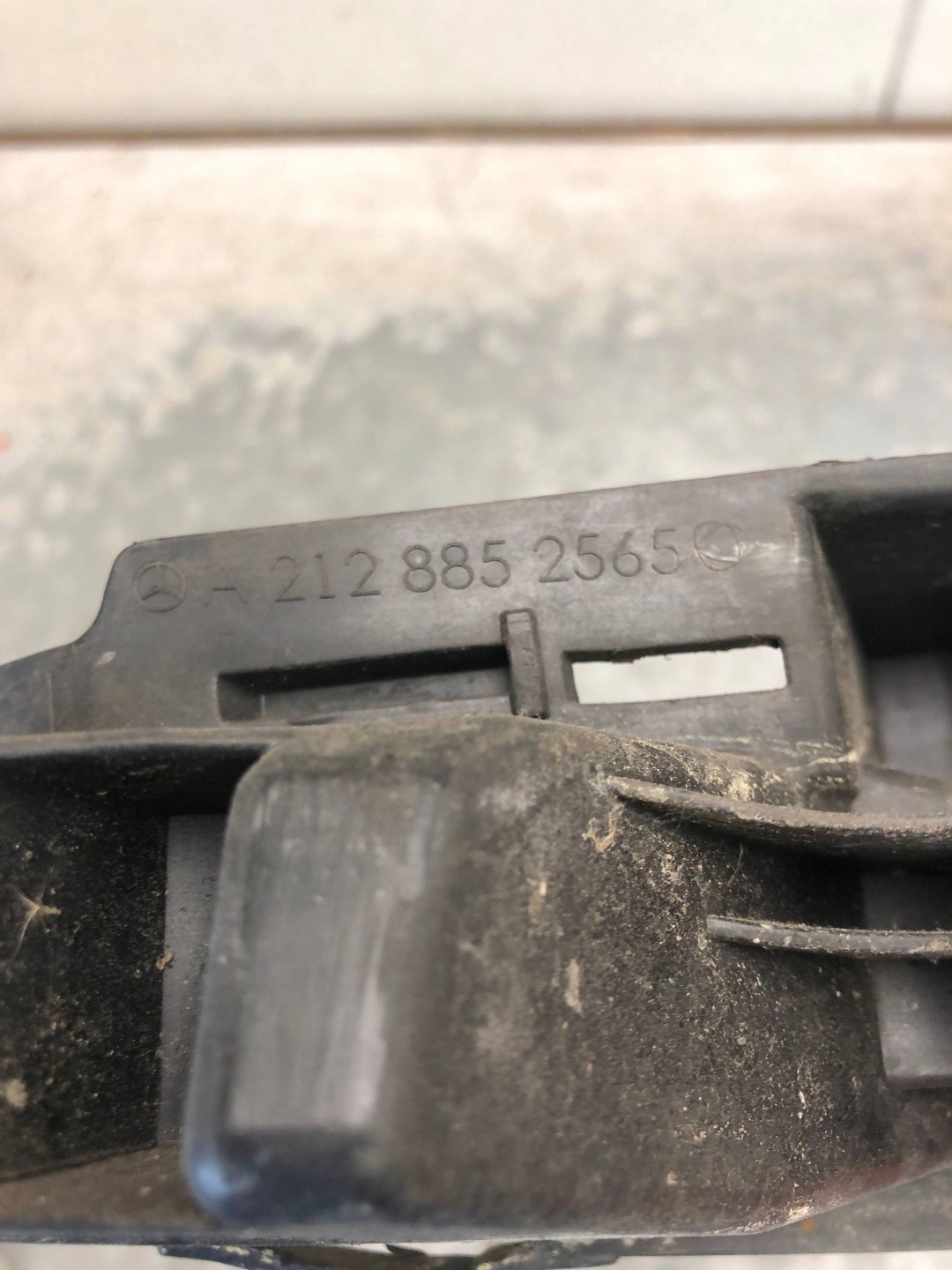 bumper bracket left front MERCEDES W212 KOMBI AVANTGARDE A2128852565