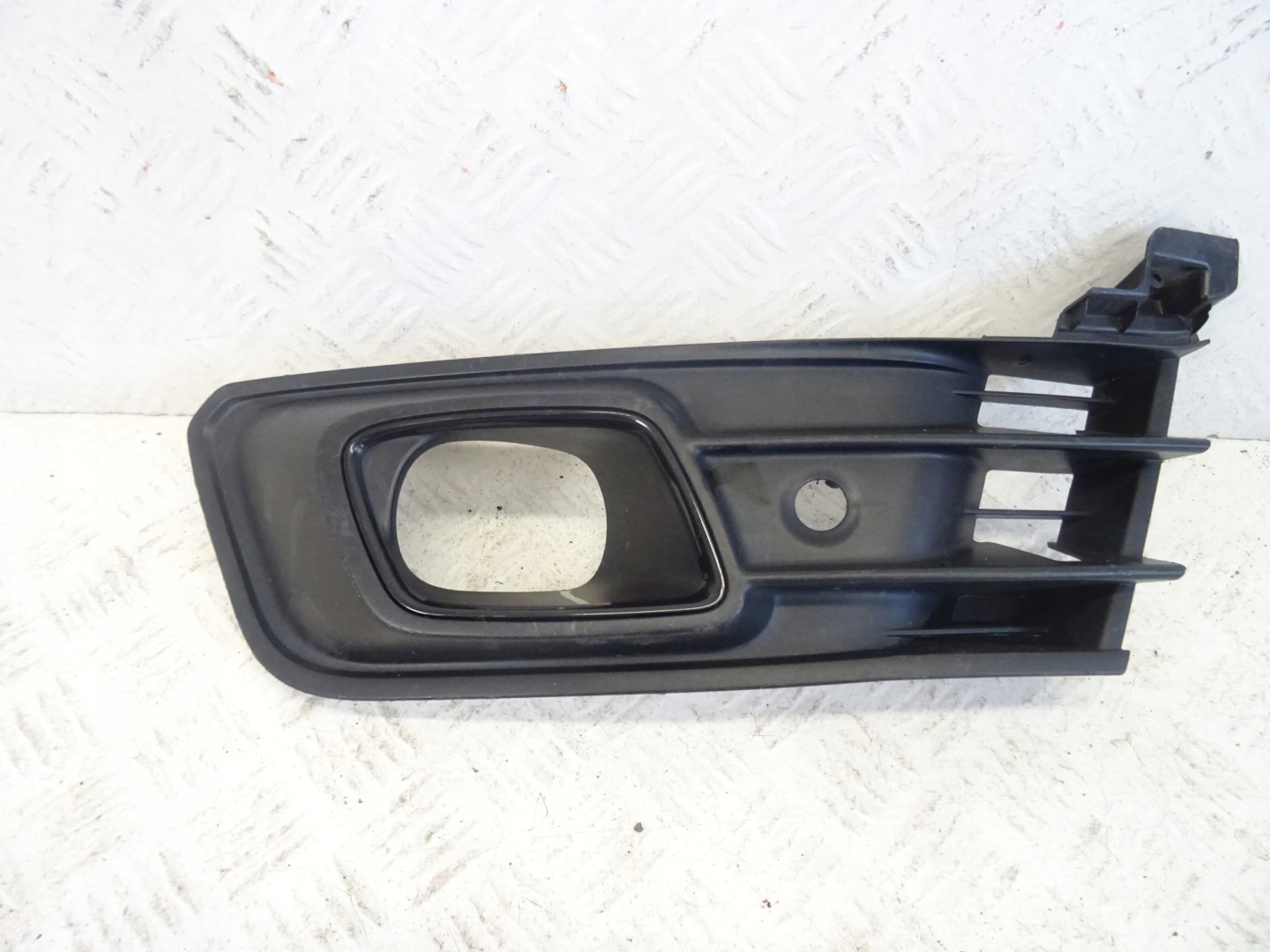 grid of a bumper front front left RENAULT CAPTUR and LIFT 261A35462R
