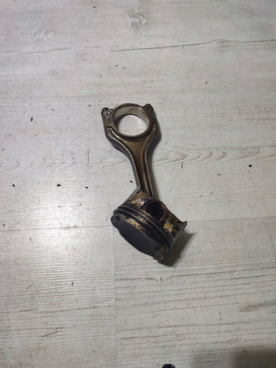 Volkswagen Touran III 2020 piston with connecting rod