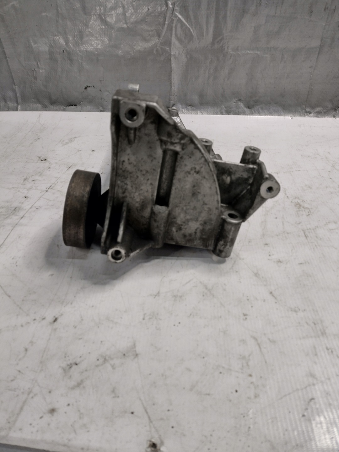 supporto alternatore Audi A4 B6 2,0B OE 06D903143C