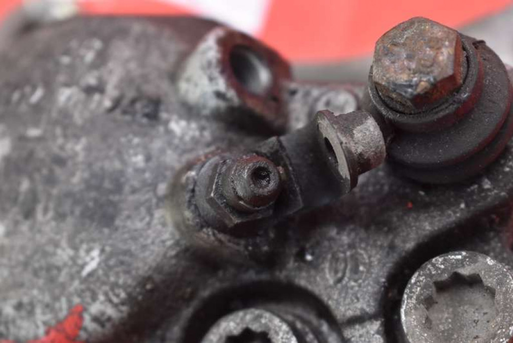 caliper brake right front AUDI A4 B8 2.0 TFSI 211 KM 07-11