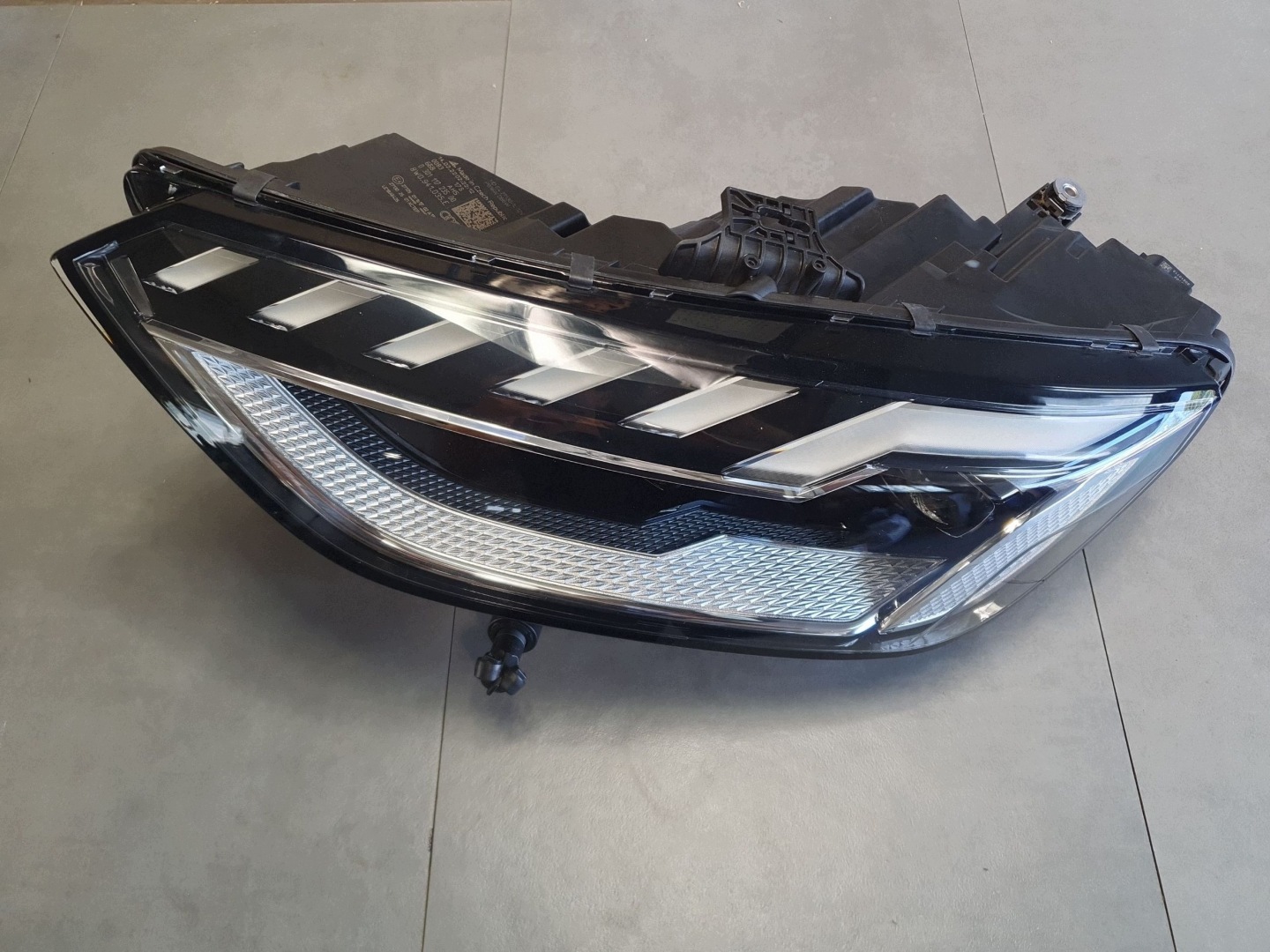 Audi A4 S4 B9 8W Reflektor light left front Matrix-Beam 8W0941035E kompletn