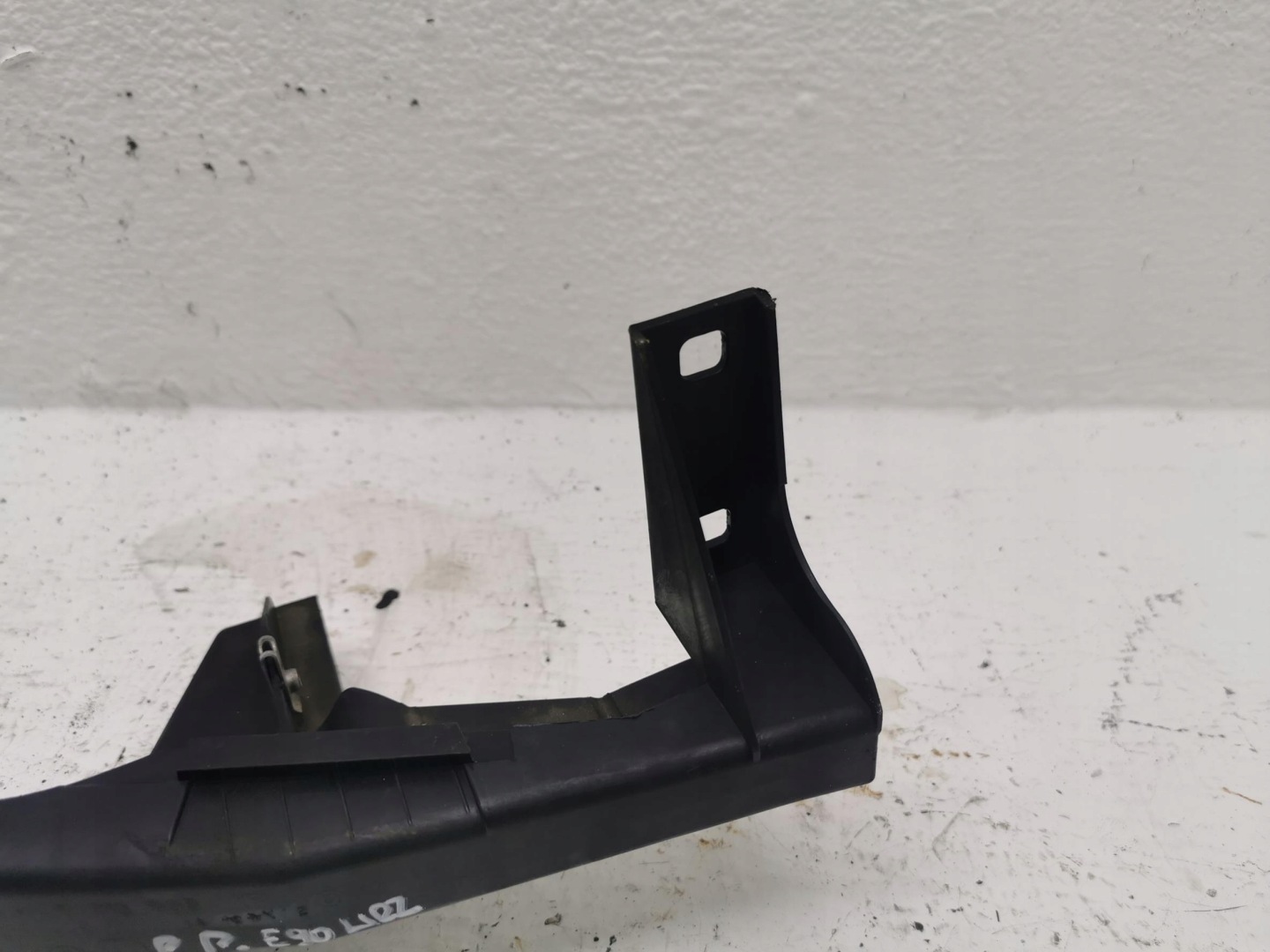 support lights right BMW SERIA 3 E90 E91 7116708