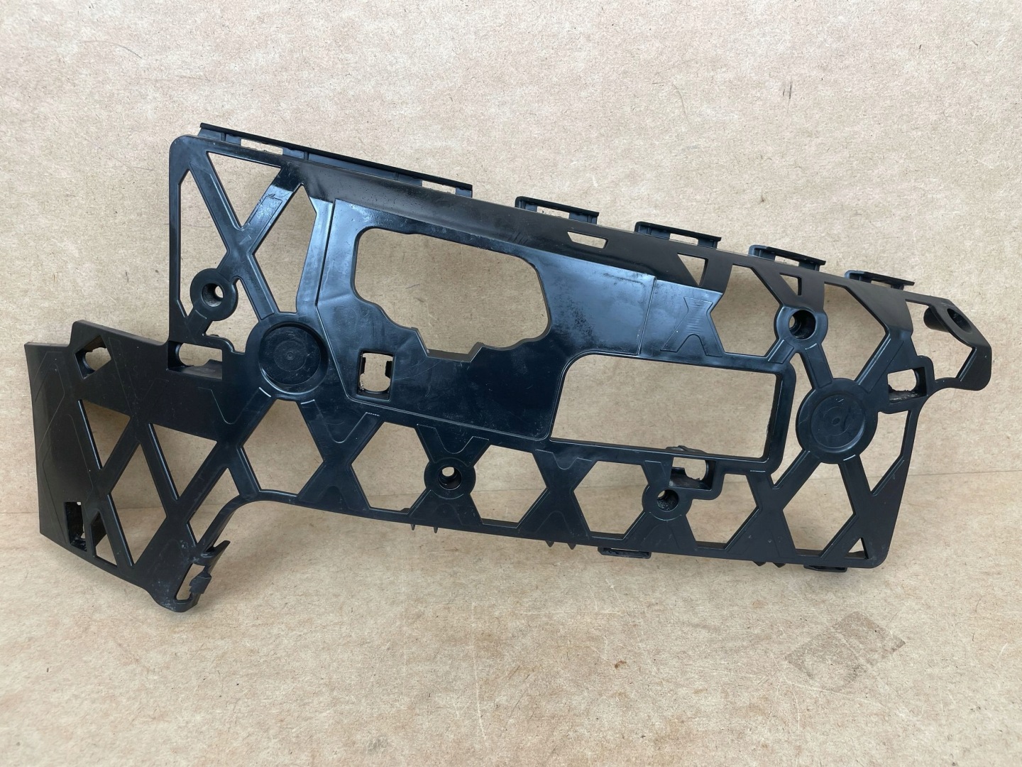 bumper bracket right front VW PASSAT ZWYKLY B7 2010-2015 3AA807178