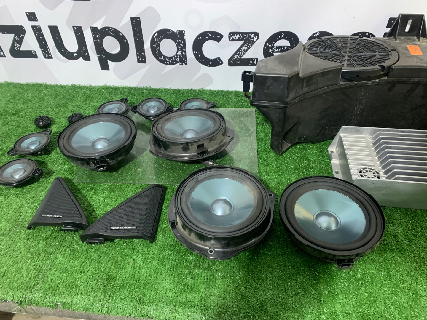 MERCEDES E KLASA W212 speakers HARMAN KARDON KOMPLET