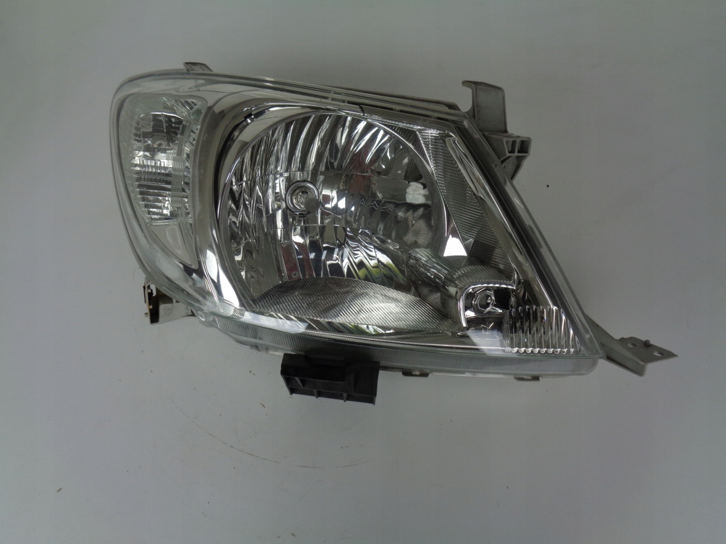 light right REFLEKTOR TOYOTA HILUX 08-12