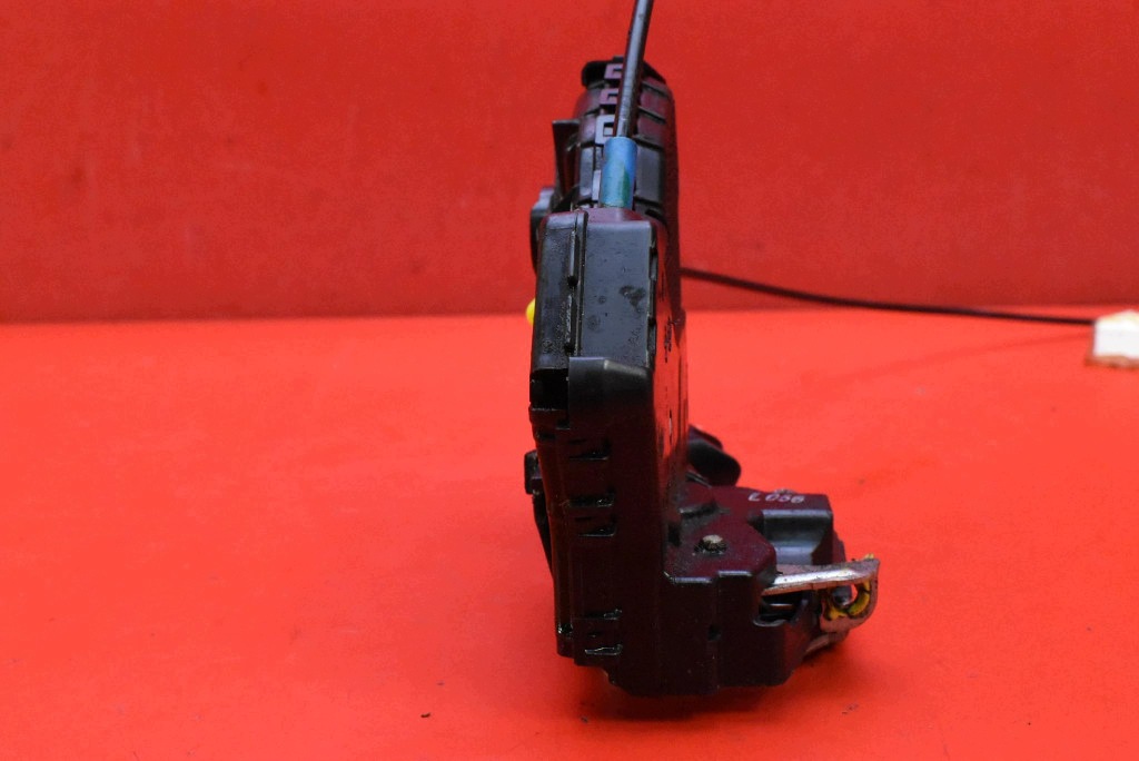 lock door left front front EU TOYOTA AURIS 1 and 3D HB 06-09