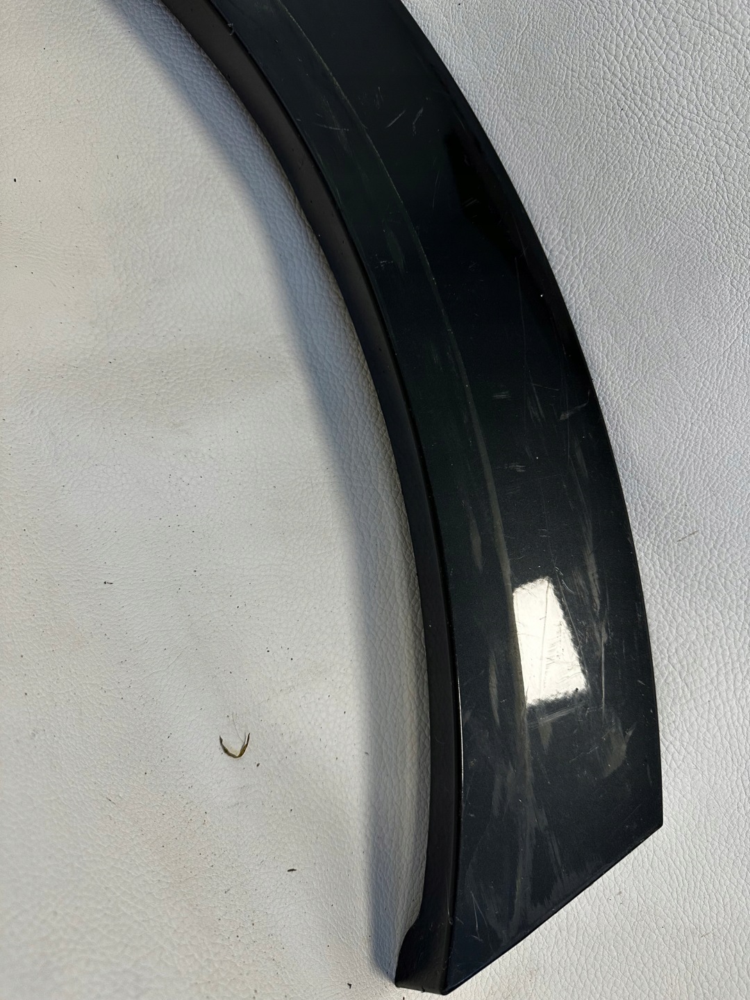 Audi E-TRON 4KE moulding for fender rear part right