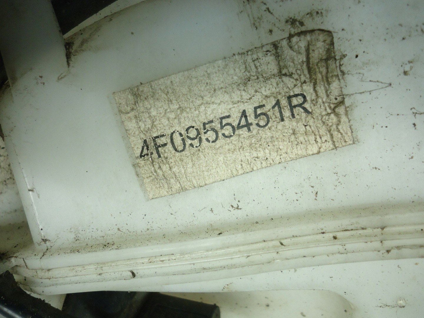 AUDI A6 C6 washer fluid tank 4F0955451R